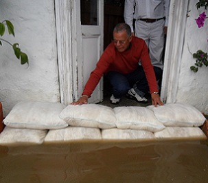 FloodSax alternative sandbags keeping filthy floodwater out of a home